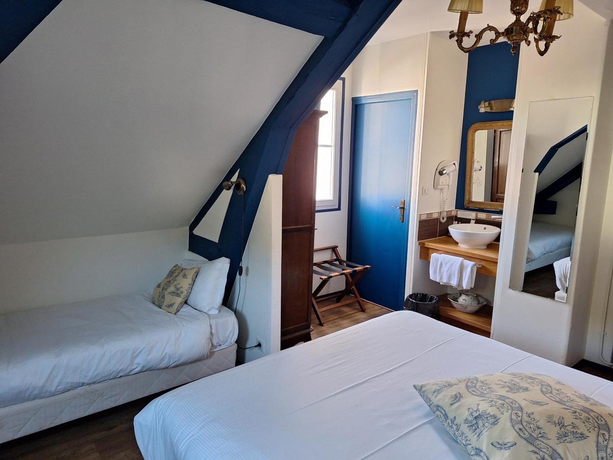 Hotel De Charme La Bonne Adresse - Logis Hotels Гавр Экстерьер фото